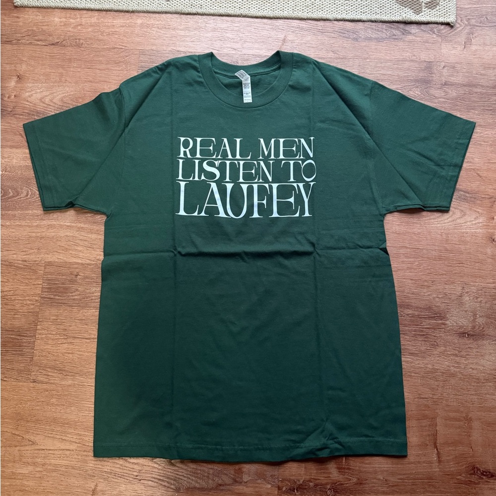 Laufey 'Real Men Listen to Laufey' T-Shirt - Forest Green
